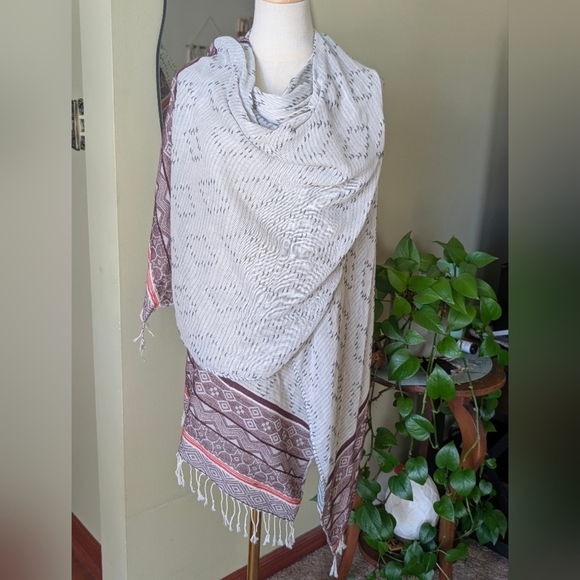 D & R Accessories - NWT D&R 100% Cotton Boho Fringe Wrap Scarf White Aztec Geometric Oversized